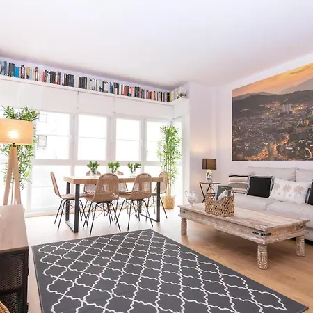 Henao Park De Suites, En Pleno Centro Con Garaje Directo Appartement