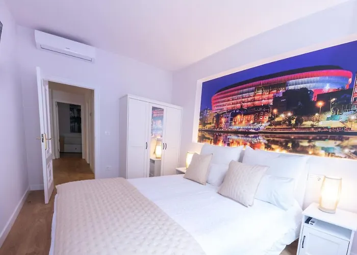 Henao Park De Suites, En Pleno Centro Con Garaje Directo * Bilbao
