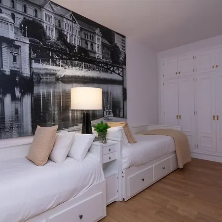 Henao Park De Suites, En Pleno Centro Con Garaje Directo Μπιλμπάο