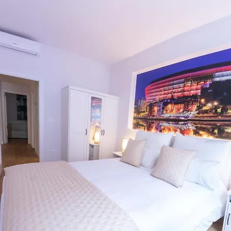 Henao Park De Suites, En Pleno Centro Con Garaje Directo * Μπιλμπάο